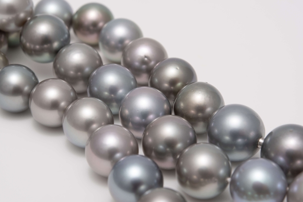 Tahitiperlcollier Naturfarben grau,- multicolor Obertöne